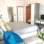 White Rose Guest 2* Burgas
