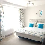 Hotell White Rose Guest 2*