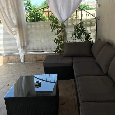 Szálloda White Rose Guest 2*