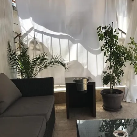 Szálloda White Rose Guest 2*