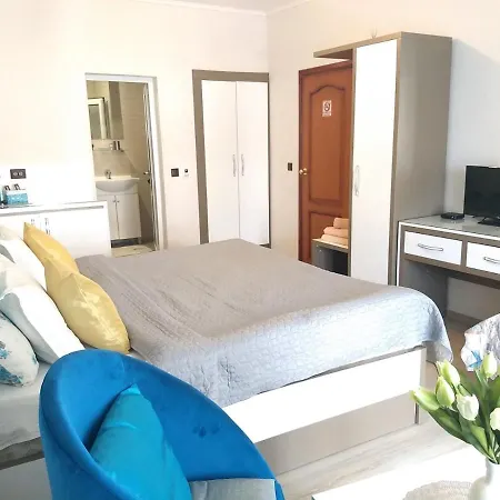 White Rose Guest 2* بورغاس