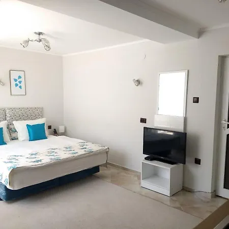 Хотел White Rose Guest Бургас
