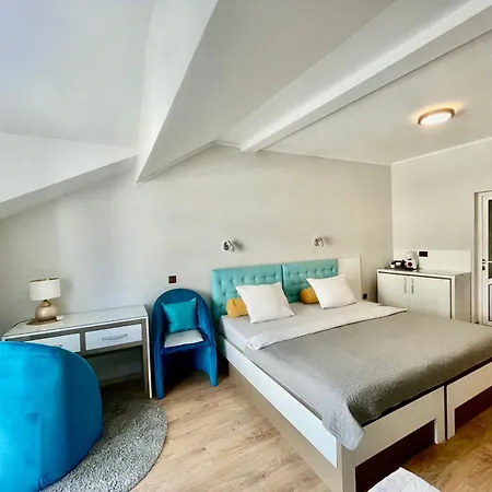 White Rose Guest 2* Burgas City