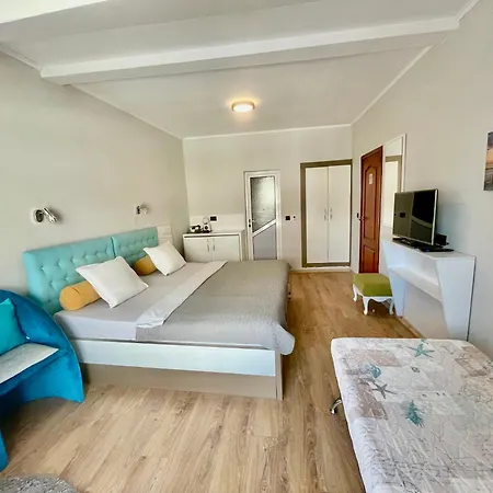 Szálloda White Rose Guest 2*