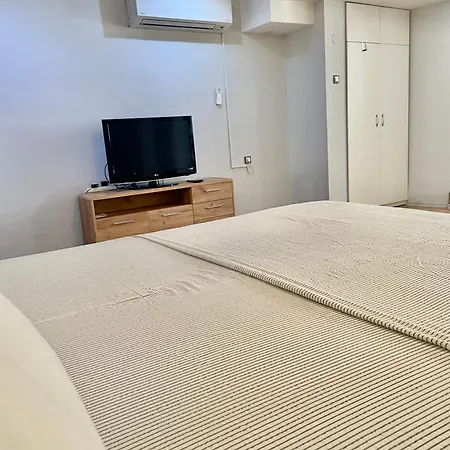 White Rose Guest فندق بورغاس