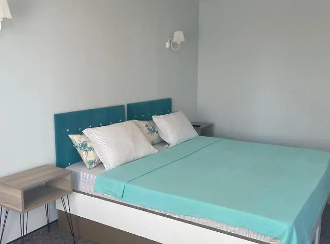 White Rose Guest Hotel 2*