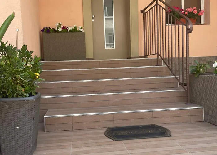 White Rose Guest Hotel 2*