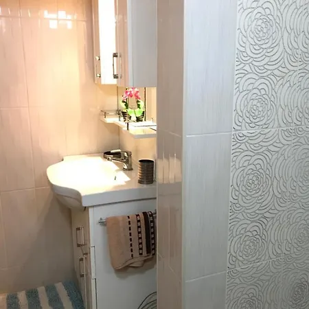 White Rose Guest Hotel 2*
