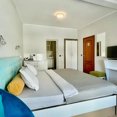 White Rose Guest 2* Burgaz