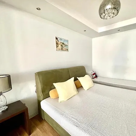 White Rose Guest Ξενοδοχείο 2*