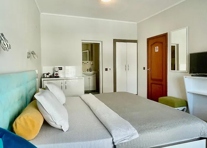 White Rose Guest 2* Burgas City